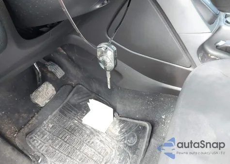 2014 Ford Escape S z USA, uszkodzony, nr VIN 1FMCU0F71EUB77447